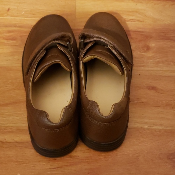 Shoes - Picture 4 of 4